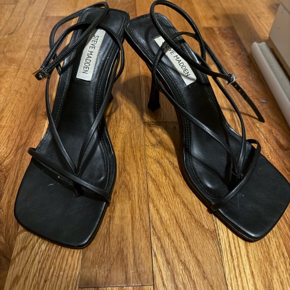 Steve Madden Black Strappy Heeled Sandals Size 8 | Modern Minimalist Y2K Heel - Picture 3 of 4